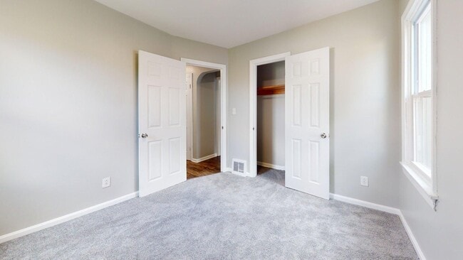 Building Photo - Fulton/W.58th neighborhood; 3 bedroom/2bat...