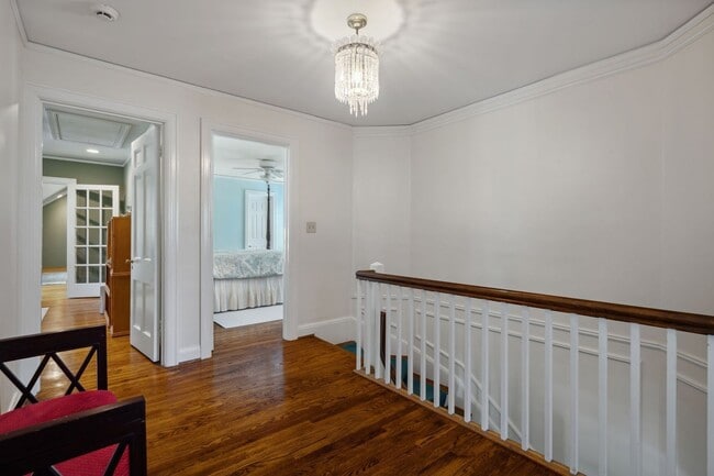 Building Photo - Extremely RARE opportunity in Green Hills