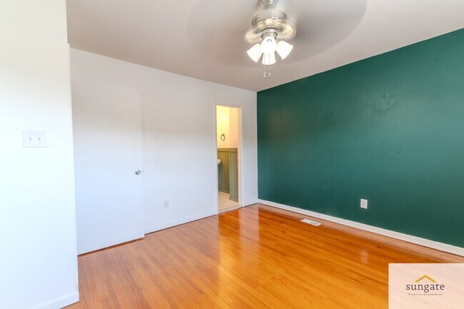 Building Photo - 945 Stormont Cir