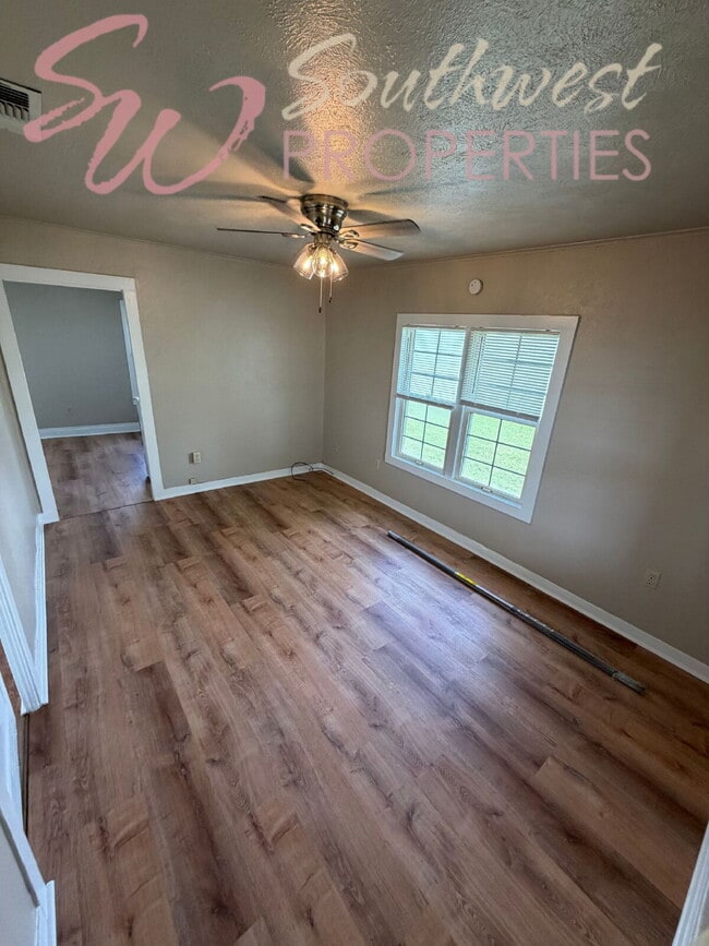 Building Photo - Charming Newly Remodeled 1 Bed / 1 Bath with Spa-Like Bathroom