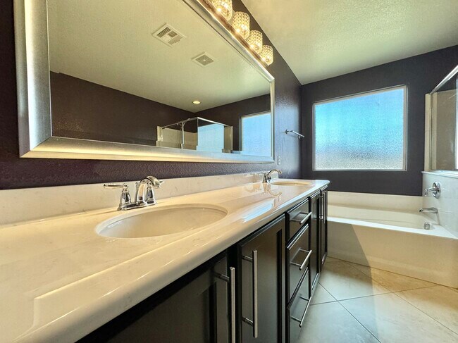 Building Photo - 10544 Pembroke Bay St