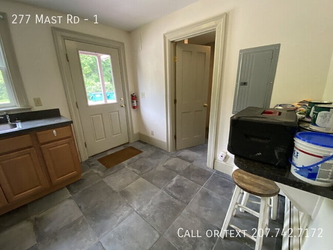 Building Photo - 277 Mast Rd