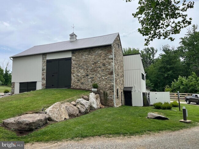 Building Photo - 465 Clothier Springs Rd