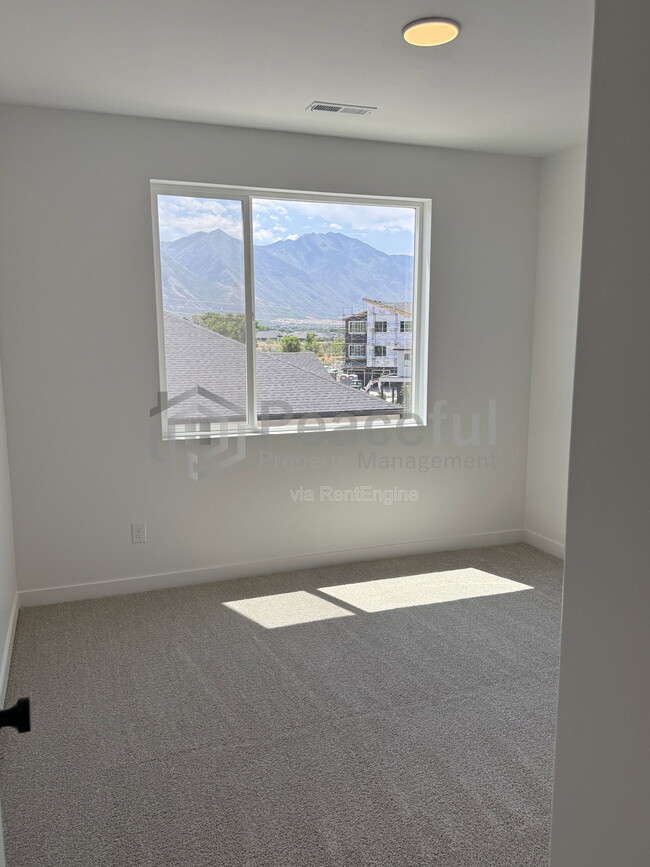 Building Photo - 272 E 850 S