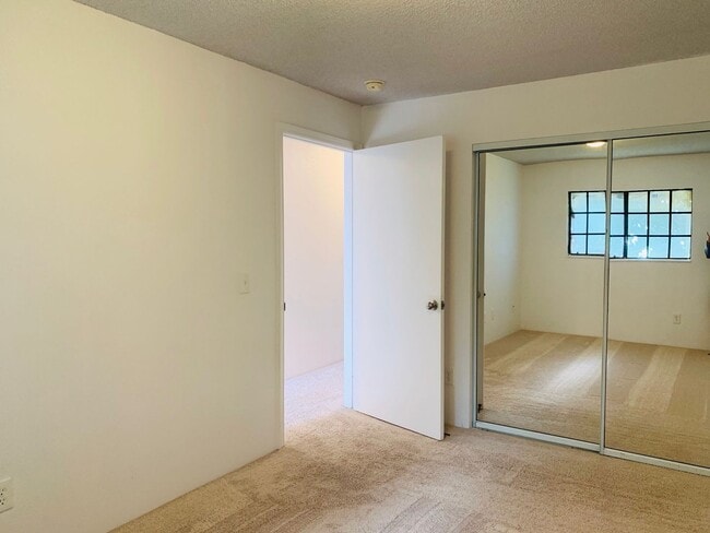 Building Photo - Great 2bd/1ba unit with 2 parking stalls at Pae Ko Gardens in Kapolei