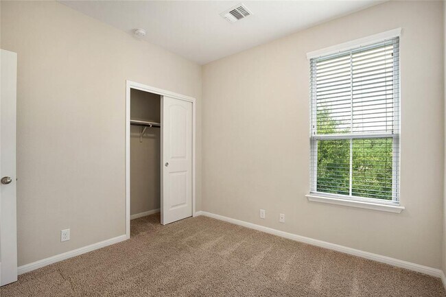 Building Photo - 13400 Briarwick Dr