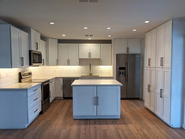 Building Photo - 4 Bedroom Home in Tempe Gardens Near E Sou...