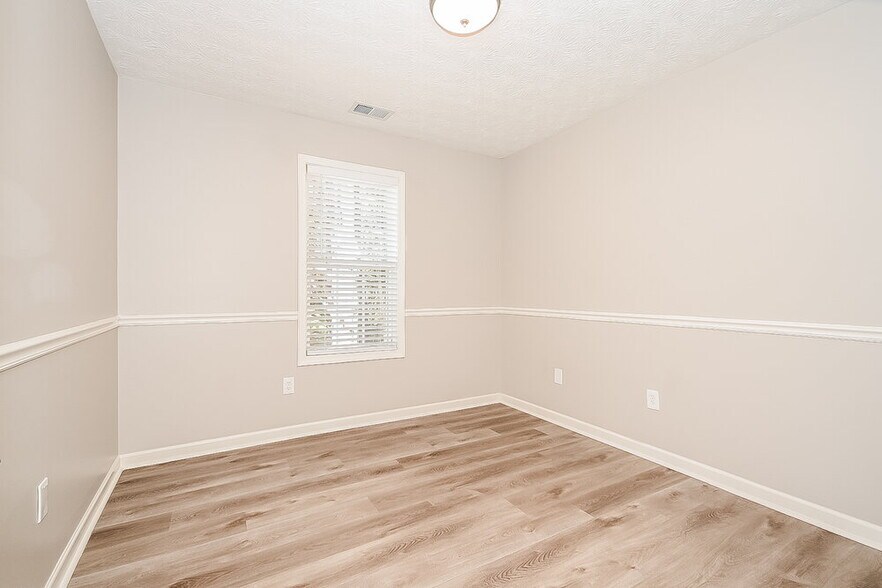 Building Photo - 332 White Oak Way