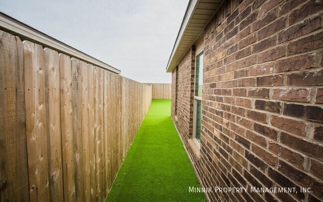 Building Photo - 407 E 21st St