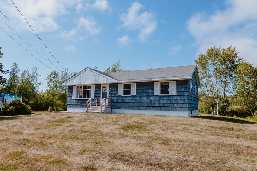 Building Photo - 216 E Grand Ave