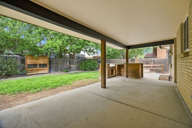 Building Photo - Charming 3-Bedroom Home in Lakewood, CO