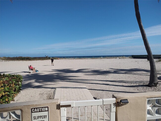 Building Photo - 1012 N Ocean Blvd