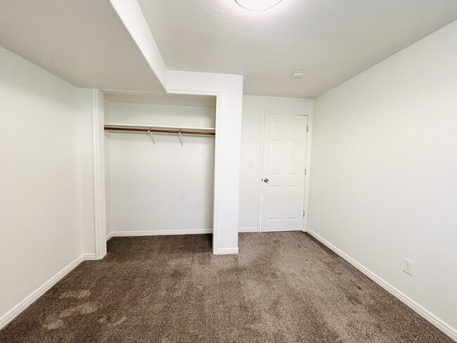 Building Photo - 1094 1825 W