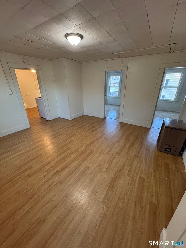 Building Photo - 77 Tulip St