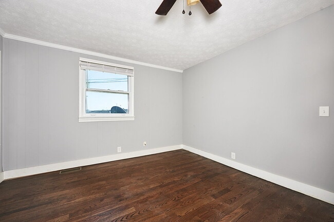 Building Photo - Special: 3+BR, 2BA duplex $300 off for a lease starting 3/1/26 or sooner Please do not apply with...