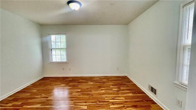 Building Photo - 886 Killian Hill Rd SW