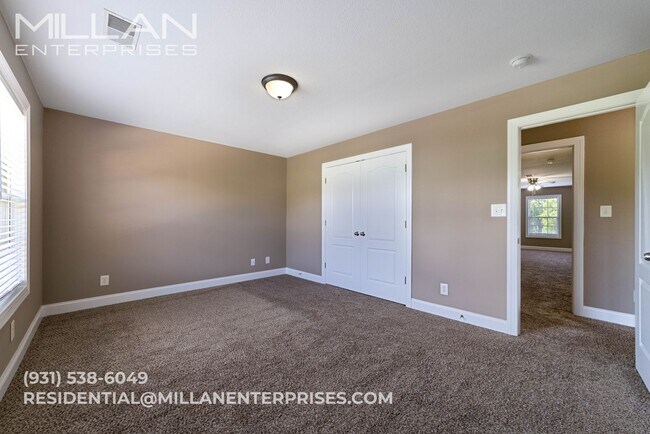Building Photo - Experience the Best of Country Living with...