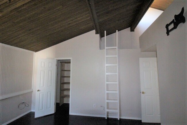 Building Photo - 805 Paisley Dr