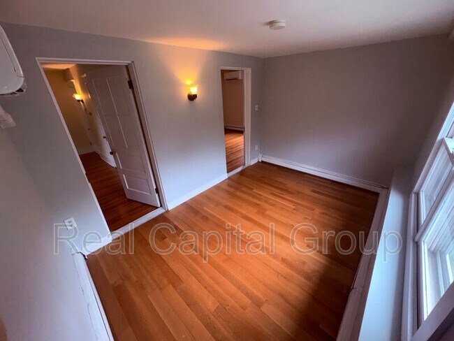 Building Photo - 376 Kenwood Ave