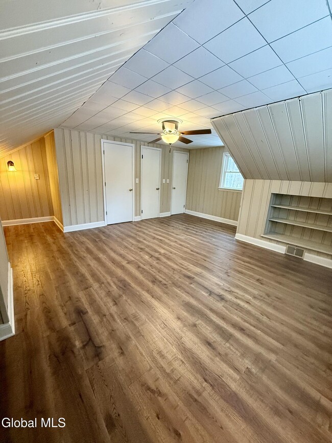 Building Photo - 2 Pinewood Ct