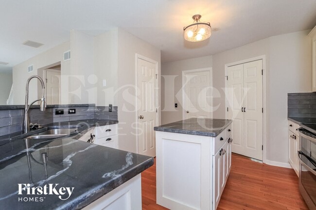 Building Photo - 634 Ellen Dr