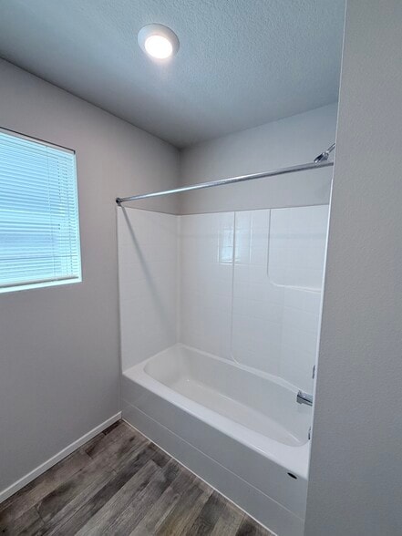 Building Photo - 9452 N Chestnut Ct