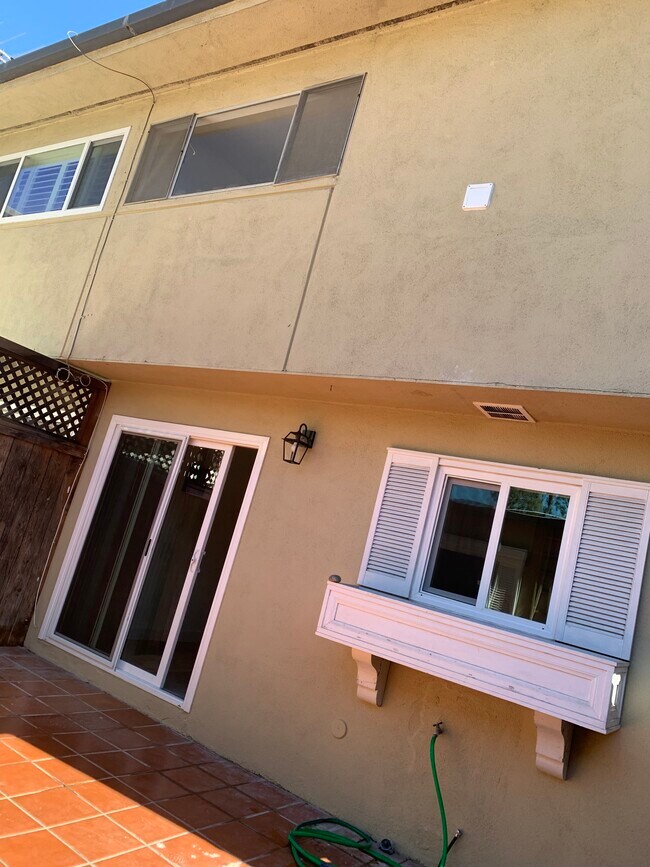 entry from the back private patio - 11138 Aqua Vista St