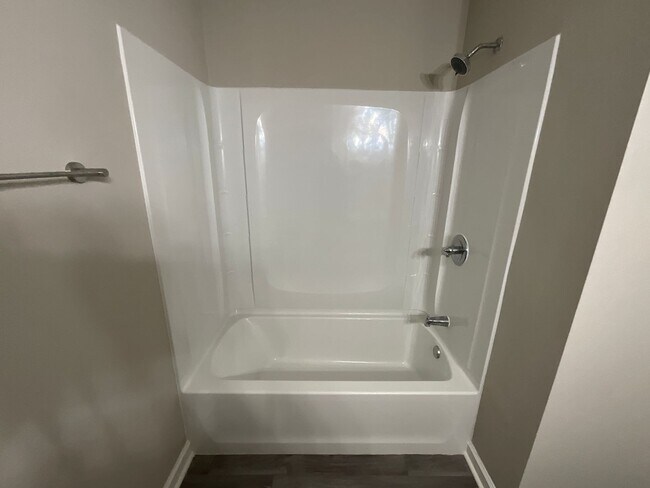 Building Photo - 2709 Ingleside Dr