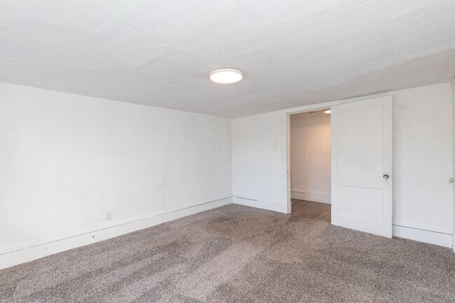 Building Photo - 165 Horner St