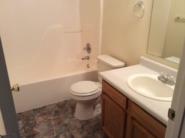 Building Photo - Avon - 4 BR home!