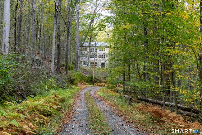 Building Photo - 38 W Mountain Ln