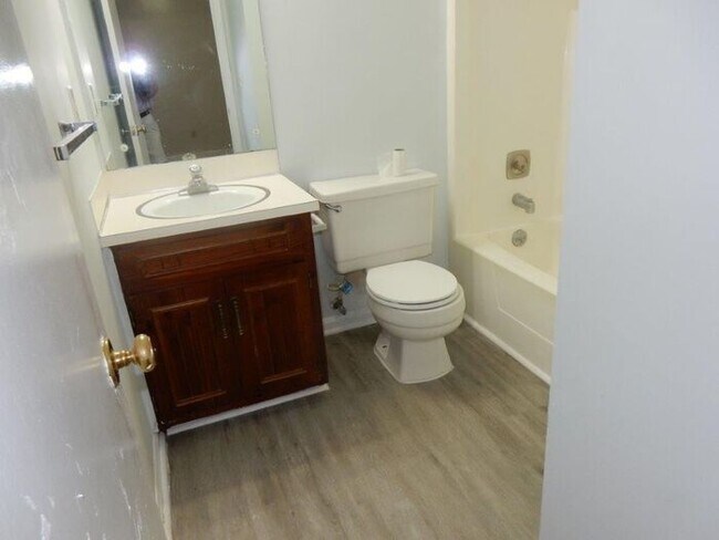 Building Photo - 6300 Olde Towne Dr