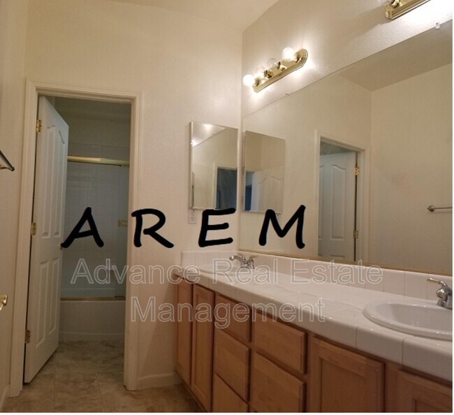 Building Photo - 6836 Cherry Ridge Cir