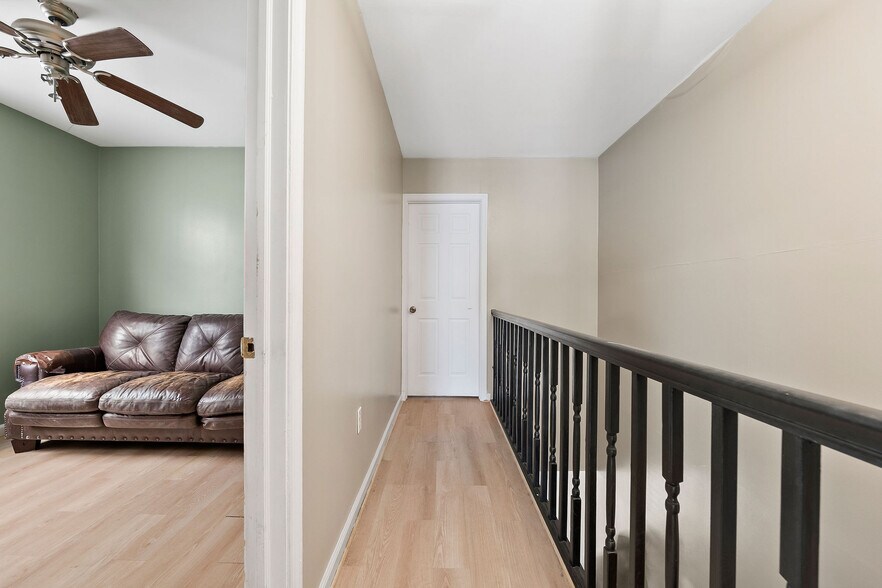 Building Photo - 15 Wales Ave