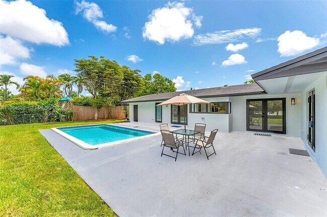 Building Photo - 11640 SW 99th Ct