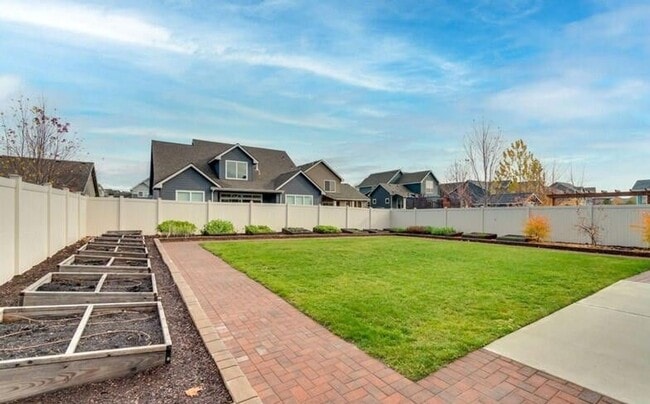 Building Photo - SINGLE FAMILY HOME IN THE FOX TAIL SUBDIVISION (APP#148)