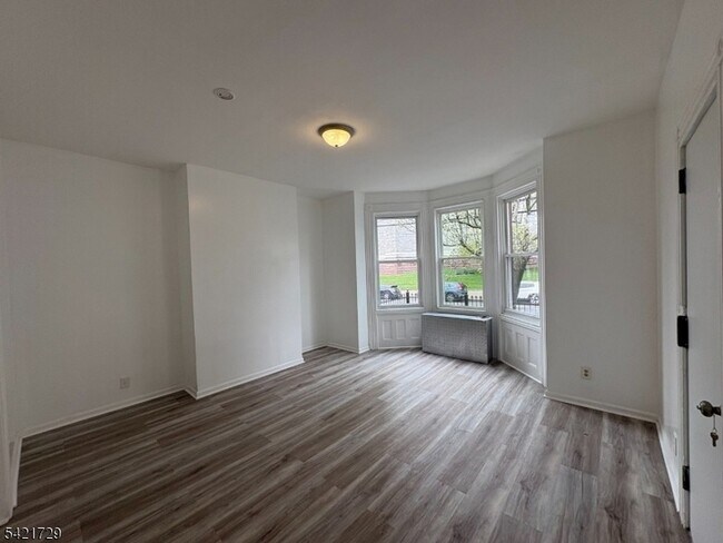 Building Photo - 139 Clifton Ave