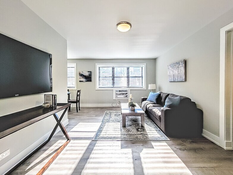 Building Photo - 525 W Surf
