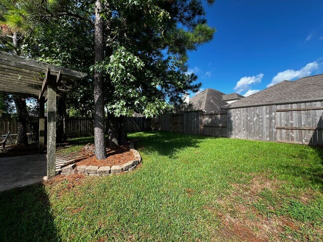 Building Photo - Charming 3-Bedroom Home with Modern Kitchen and Spacious Backyard