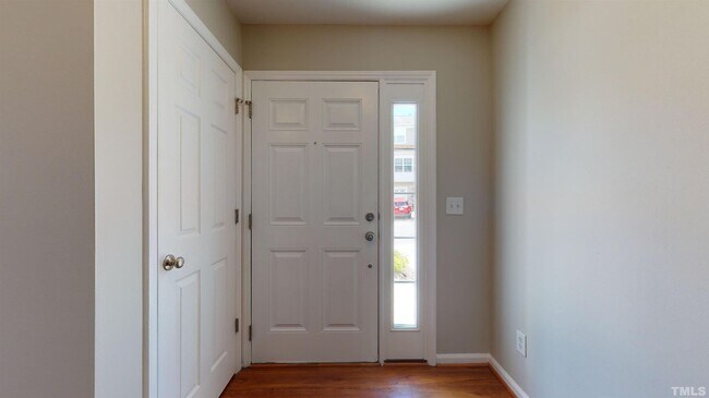 Building Photo - 113 Darley Dale Loop - Bev Roberts Rentals...