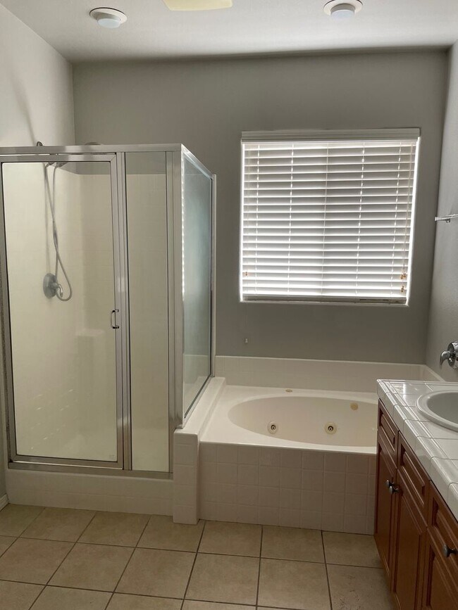 Building Photo - 714 W Riviera Ln