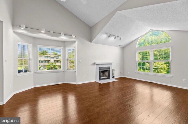 Building Photo - 3204 Danbury Ct