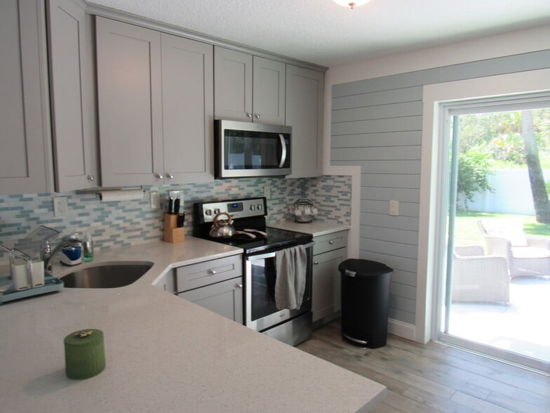 Kitchen - 16 Hillside Dr
