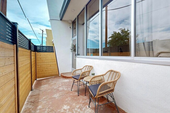 Building Photo - 223 Sierra Dr SE