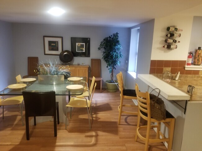 Building Photo - 5017 S Drexel Blvd