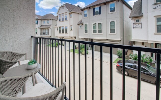 Building Photo - 2015 Royal Landing Dr