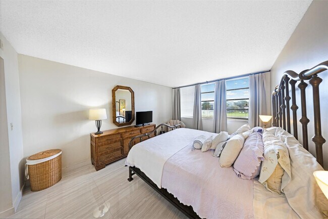 Building Photo - 800 Cypress Grove Dr