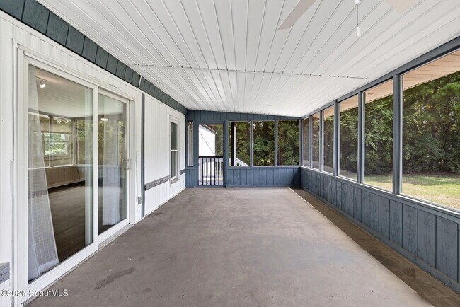 Building Photo - 1201 Floyd Dr NE