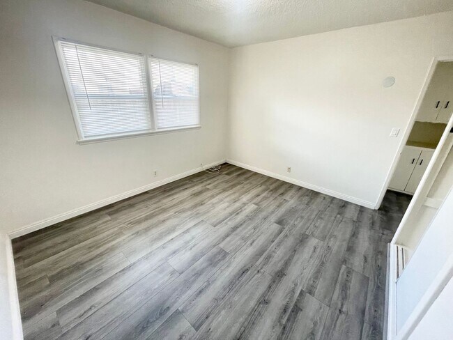 Building Photo - 155 W Norwood Pl