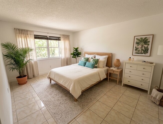 Building Photo - 14840 Naranja Lakes Blvd